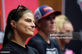 732 Sarah True Photos & High Res Pictures