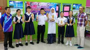 Pejabat pendidikan daerah lahad datu: Lahad Datu Juara Keseluruhan Karnival Bi Utusan Borneo Online