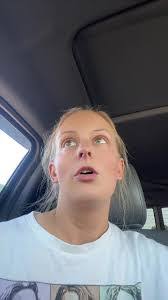 Amanda Shannon's Instagram, Twitter & Facebook