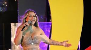 A vocalista da banda magníficos, walkyria santos anunciou em seu microblog twitter que irá se afastar do grupo por algum tempo, a cantora irá se submeter a uma operação cirúrgica de. Ex Banda Magnificos Do Hit Me Usa Walkyria Santos Grava Seu Primeiro Dvd Em Carreira Solo Fabia Oliveira O Dia