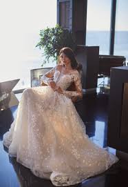 In the wake of not one, but two royal weddings, here are the season's best long sleeve wedding dresses to shop for spring and fall 2019 weddings. Long Sleeve Wedding Dresses