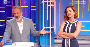 Dal lunedì al venerdì dalle ore 17:05 su @rai1official con @albertomatano bit.ly/lavitaindirettaguarda. La Vita In Diretta Disastro In Tv Cosa Hai Detto Delogu Di Sasso E Masi Lascia Lo Studio Libero Quotidiano