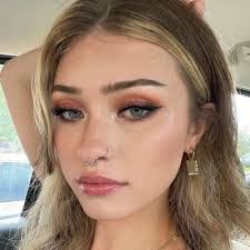 Ashley Rinella's Instagram, Twitter & Facebook