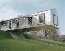 Balancing barn, designed by the dutch practice mvrdv, stands on the edge of a tranquil nature reserve a few miles inland from the suffolk coast, near the historic towns of walberswick and aldeburgh. Design For Living The New Yorker