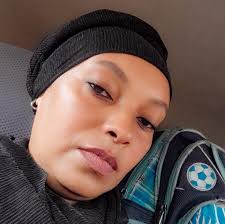 NYUMBA YA MAAJABU: 8 Alipoingoia jikoni alishangaa sana kuona vyombo vyote  vimeoshwa na vimeshapangwa kabatini kwakweli alijikuta akipiga kelele na  kumfanya Ibra amfate kwa haraka sana, “Vipi Sophia nini tena mke wangu?” “