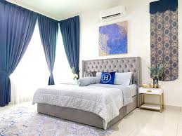 Ini tidak terpakai pada meja di tepi katil. Deko Susun Atur Bilik Tidur Dengan Gabungan Warna Asas Biru Kelabu Hias My