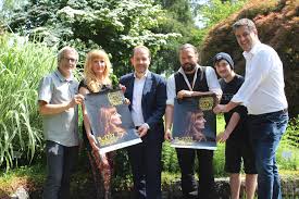 Open Air Theaterpremiere Neuinszenierung Von Shakespeares Sommernachtstraum Im Botanischen Garten Linz Linz