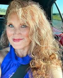 Eliza Andrews's Instagram, Twitter & Facebook