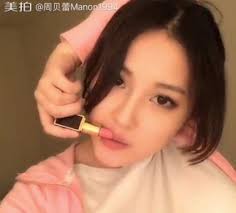 Đánh son kiểu oái oăm thành... trào lưu giới trẻ