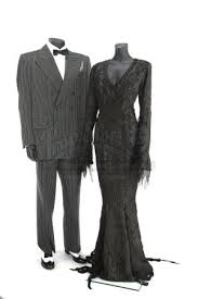 Otto.de has been visited by 100k+ users in the past month The Addams Family 1991 Addam S Family Values 1993 Morticia Addams Anjelica Huston And Gomez Addams Raul Julia And Signature Costumes Current Price 11000