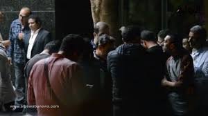 لم ينكر كريم محمود عبد العزيز يومًا فضل والده عليه، ولكنه وبالرغم من كل الاتهامات التي تطارده إلا أنه يضع كامل تركيزه في مشواره الذي بدأه منذ نعومة أظفاره من خلال مشاركته طفلًا في فيلم البحر. Ø§Ù†Ù‡ÙŠØ§Ø± ÙƒØ±ÙŠÙ… Ù…Ø­Ù…ÙˆØ¯ Ø¹Ø¨Ø¯ Ø§Ù„Ø¹Ø²ÙŠØ² Ø¨ÙƒØ§Ø¡ Ø§Ù„Ø³Ù‚Ø§ ØµØ¯Ù…Ù‡ Ø§Ù„Ø³Ø¨ÙƒÙŠ Ù„ÙˆÙØ§Ø© Ø§Ù„Ø³Ø§Ø­Ø± Youtube