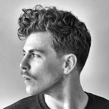 1001 Idees Cheveux Boucles Homme Notre Grain De Sel En Tuto Coiffure Homme Cheveux Boucles Cheveux Masculins Cheveux Ondules Hommes