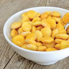 يعد الترمس نوعا من أنواع البقوليات التى يستخدم بكثرة فى وطننا العربى، ويشتهر بأنه من أقوى الوجبات الخفيفة الغنية بالعناصر اللازمة للجسم، لما يحتوى على كم كبير من الفيتامينات والمعادن اللازمة لصحة الإنسان. ÙÙˆØ§Ø¦Ø¯ Ø§Ù„ØªØ±Ù…Ø³ Ø§Ù„Ø·Ø¨ÙŠØ© Ø§Ù„ØªÙŠ Ù„Ø§ ØªØªØ®ÙŠÙ„Ù‡Ø§ Ù…Ø¬Ù„ØªÙƒ