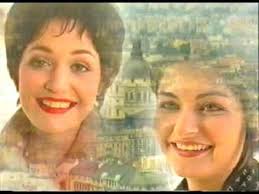 It is currently broadcast each weeknight at 5:05 pm and at about 12:00 am cet on rtl klub with a rerun at 5:15 am on rtl klub and 11:15 am on sorozat+. Baratok Kozt Focim Dal 1998 Youtube