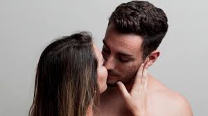 4 Aspects That Affect Intimate Kisses, Can Be A Mess If They Are Not  Considered