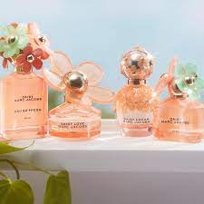 Jasmine, rose, violet, litchi and apple blossom daisy eau so fresh hits the us market on february 27th at major department stores in 75ml and 125ml of eau de toilette. Daisy Eau So Fresh Daze Sabina Store