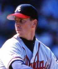 Glavine's gem clinches title for Braves