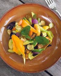 Salade Courgettes Abricots Et Fleurs De Courgette Pour 4 Personnes Recettes Elle A Table Recette Salade Courgette Recette Salade Salade