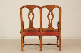 Un sapiente gioco di materiali, forme e col. Divanetto Due Posti Periodo Barocchetto Sedie Poltrone Divani Antiquariato Dimanoinmano It