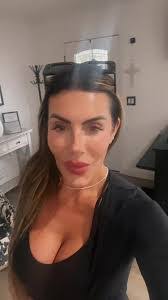 Jennifer Lash's Instagram, Twitter & Facebook