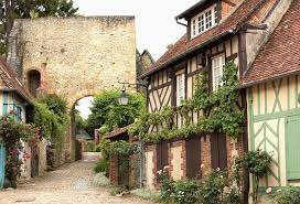 Vous aimez les vieilles pierres, les cités de caractère, les vignobles, le patrimoine local, les officiellement rebaptisée val d'oingt depuis 2017, cette commune du beaujolais située à 25 minutes en voiture du kanôpée village figure parmi les plus beaux. Plus Beaux Villages De Picardie 5 Idees Pour Se Promener En Amoureux