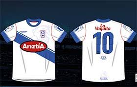 La nueva camiseta de deportes melipilla está a la venta con un valor de 32.000 pesos para adultos y 22.000 la de niños, en la tienda oficial del equipo, ubicada en el centro comercial amal, local 22. Fernando Martinez Chacon Pagina 371 Melipilladeportes