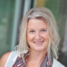 Bobbi Leach's Instagram, Twitter & Facebook