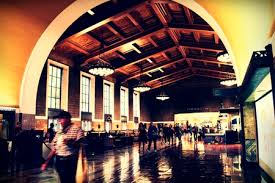 The views of the city are spectacular and everything you could possibly ask for, like the delicious. Los Angeles Usa 4 Juli 2013 Passagiere Zu Fuss Oder In Los Angeles Kalifornien Auf Stuhlen Innerhalb Der Union Station Sitzt La Union Station Befindet Sich Auf 800 N Alameda Street In