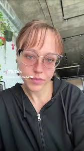 Nichole Lindsay's Instagram, Twitter & Facebook