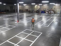 More Warehouse Striping In The Form Of A Pallet Staging Area Industria Empresas Almacen