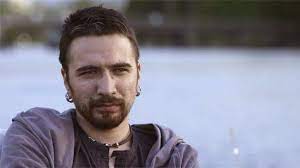 После гибели виктора цоя в автокатастрофе прошло почти 30 лет. Aleksandr Coj Molchanov Syn Viktora Coya Znamenitosti Muzyka Pesni