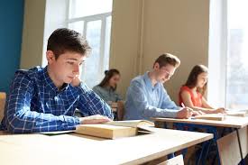 O právu petičním „udělení úřední maturity všem maturantům roku 2021 na základě dosavadních studijních výsledků! my, níže podepsaní občané české republiky, žádáme pana ministra roberta plagu a další kompetentní osoby, k přehodnocení současného stanoviska týkajícího se konání maturit. Uredni Maturita Skolske Organizace Napad Odmitaji Blesk Cz
