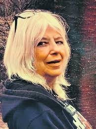 Tina Arndt's Instagram, Twitter & Facebook