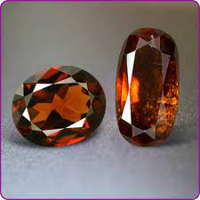 It is well known as 'hessonite garnet' in english. Gomed Stone Benefits Healing Properties Of Hessonite Rudraksha Ratna