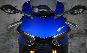 The yzf r1m is a powered by 998cc bs6 engine mated to a 6 is speed. Yamaha Yzf R1 Price 2021 Mileage Specs Images Of Yzf R1 Carandbike