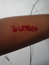 Maybe you would like to learn more about one of these? Inspirasi 40 Gambar Tangan Di Iris Pake Silet