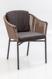 Der Gartenstuhl Clavo Uberzeugt Durch Komfort Und Modernes Design Entdecken Sie Noch Mehr Italienisches Mobeldesign Gartenmobel Design Gartenstuhle Aussenmobel