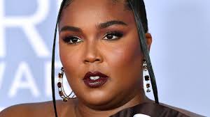With the help of smash hits like the 7x platinum. Doch Nicht Single Hier Turtelt Lizzo Mit Unbekanntem Mann Promiflash De