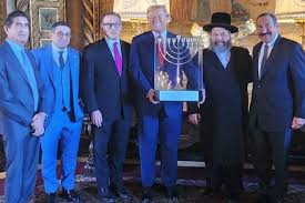 Jewish org presents Trump with menorah ...