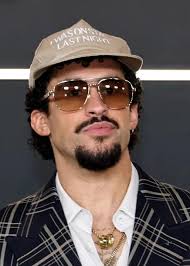 Emmanuel Acho has admitted he wasn't very familiar with Bad Bunny, his  music or his image... Check out the comments 👇