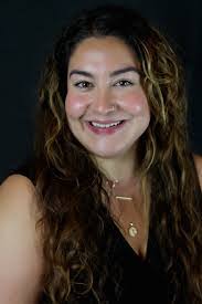 Elissa Davis's Instagram, Twitter & Facebook