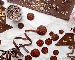 Gâteau au chocolat et sa belle croûte craquante. Les Decorations En Chocolat A La Maison C Est Facile