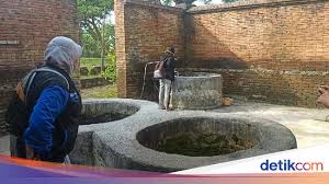Check spelling or type a new query. Ritual Mandi Telanjang Di Sumur Gandeng Dipercaya Bisa Dekatkan Jodoh
