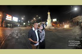 Pelaut pelaut adalah orang yang bekerja di atas kapal sebagai bagian dari awaknya, dan dapat bekerja di salah satu dari sejumlah bidang yang berbeda yang terkait dengan operasi dan pemeliharaan kapal. Foto Prewedding Outdoor Malam Hari Di Tugu Pal Putih Jogja Foto Prewedding Heru Nina By Poetrafoto Fotografer Prewedding Jogja Fotografer Yogyakarta Pemotretan