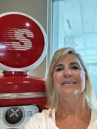 Kerry Hocker's Instagram, Twitter & Facebook