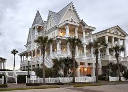 14 Mansions You Can Rent Right Now For Less Than You Think Beachfront Vacation Rentals Beachfront Vacation Mansions