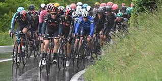 Favoritos como yates y evenepoel podrían lanzarse a por el triunfo y la 'maglia' rosa cambiar de manos. Eg0466ild R25m