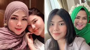 Bak Pinang Dibelah Dua, Ini 6 Potret Rosa Meldianti dan Ibunda