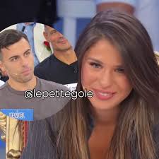 Cristiana procede con il suo percorso da tronista e a nostro parere è molto  simpatica e bella 😍 !! Cristiana oggi è uscita in esterna con Manuel ma a  noi sembrano veramente