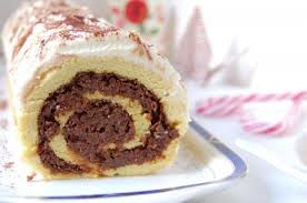Separez Les Blancs D Oeufs Des Jaunes Blanchissez Les Jaunes Avec Le Sucre Ajoutez La Farine Et La Maizena Recette Buche Recette Buche De Noel Buche De Noel